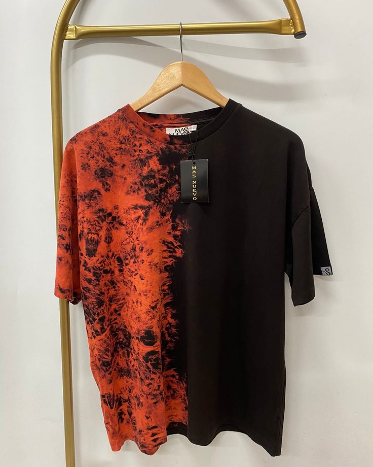 T-shirt with embroidered patch featuring a mountain landscape